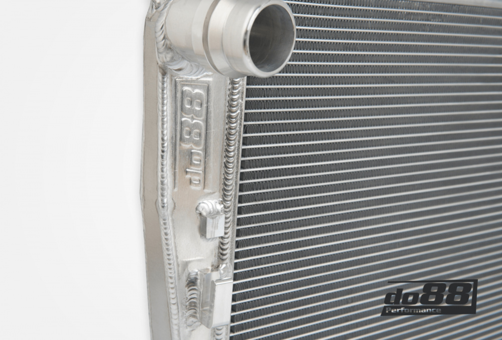 BMW 135i 335i 35i N54 N55 Manuaali 2007-2013 (E9X E82 E89) Jäähdytin BMW 135i 335i 35i N54 N55 Manuaali 2007-2013 (E9X E82 E89) Jäähdytin